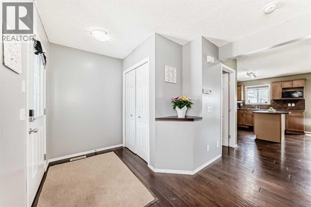 71 covepark Rise NE — photo 4