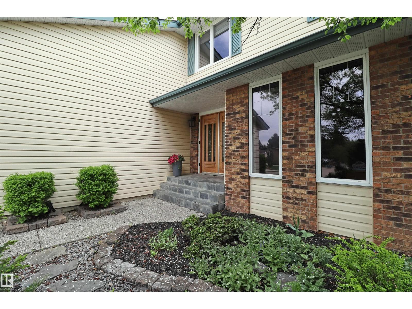 6 MARLBORO PL — photo 3