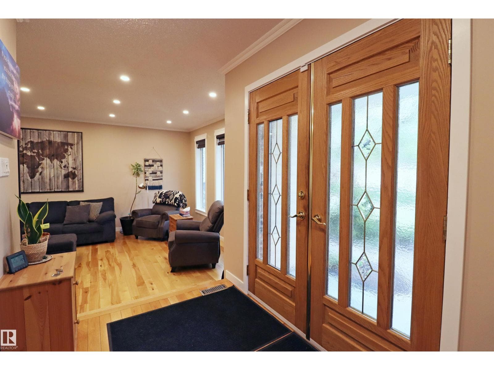 6 MARLBORO PL — photo 4