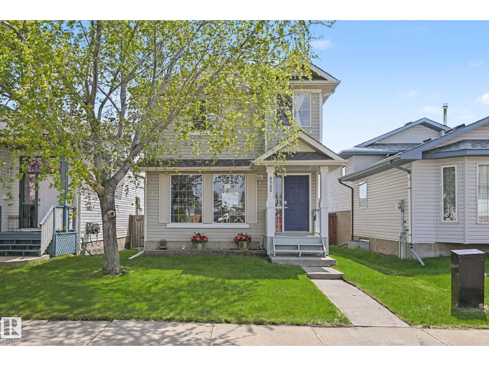 2123 36 AV NW