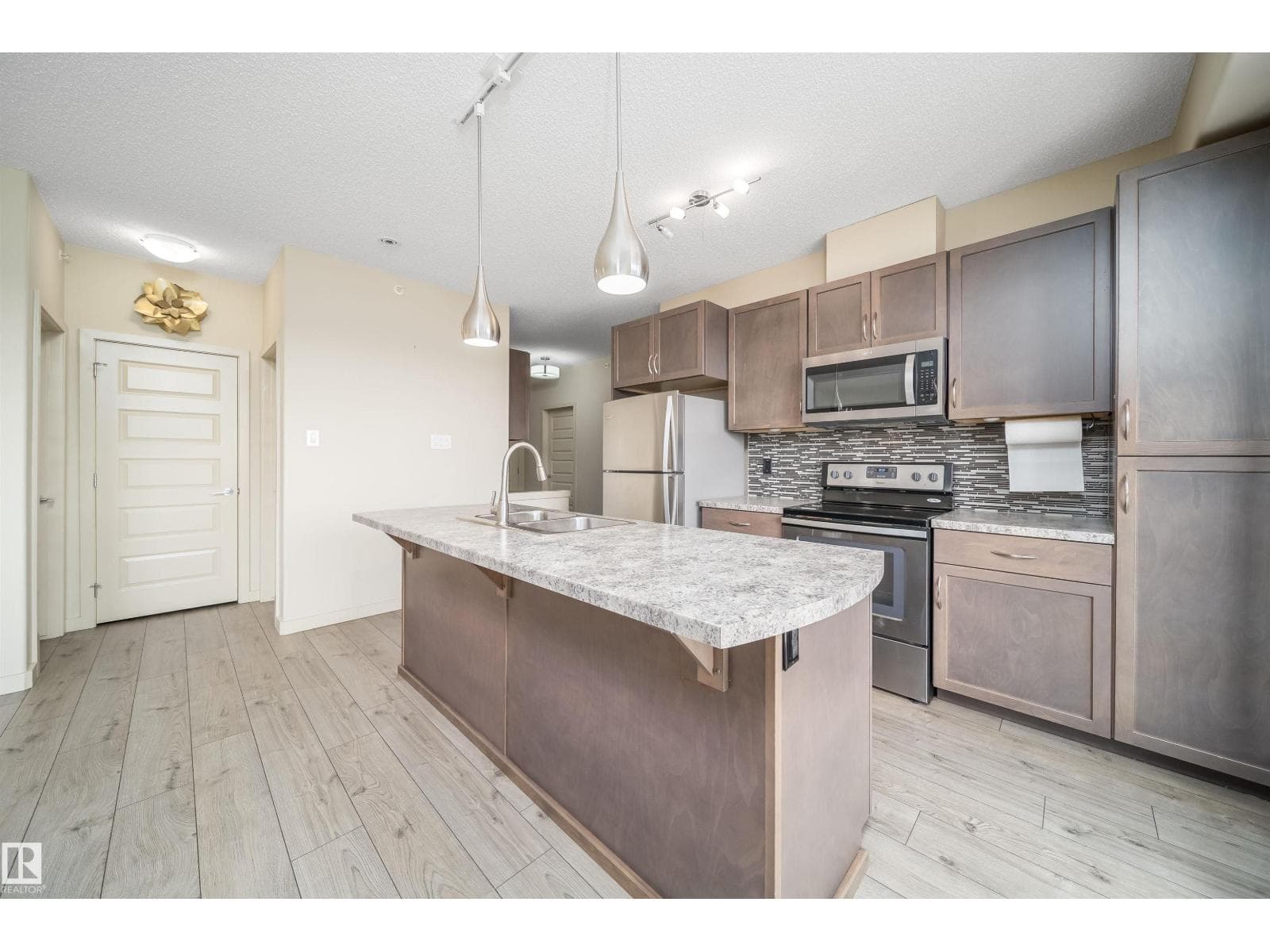 #421 4008 SAVARYN DR SW