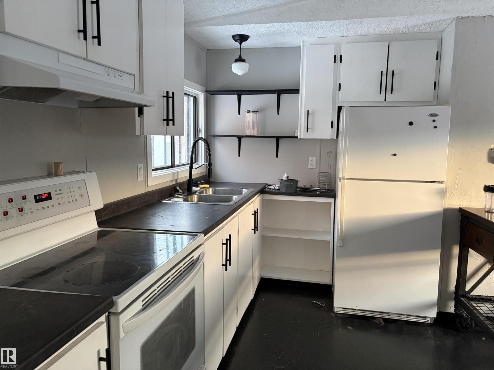4530 Maria Close East — photo 4