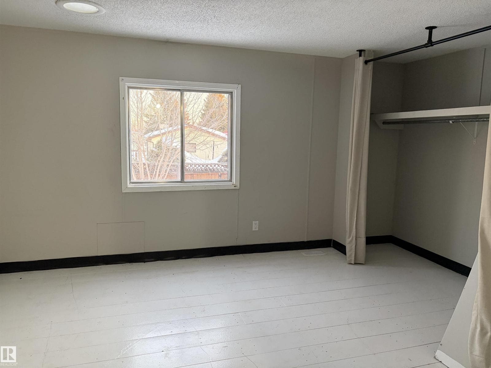4530 Maria Close East — photo 5