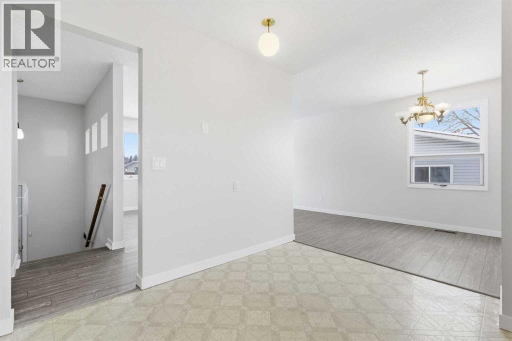 32 Fonda Mews SE — photo 4