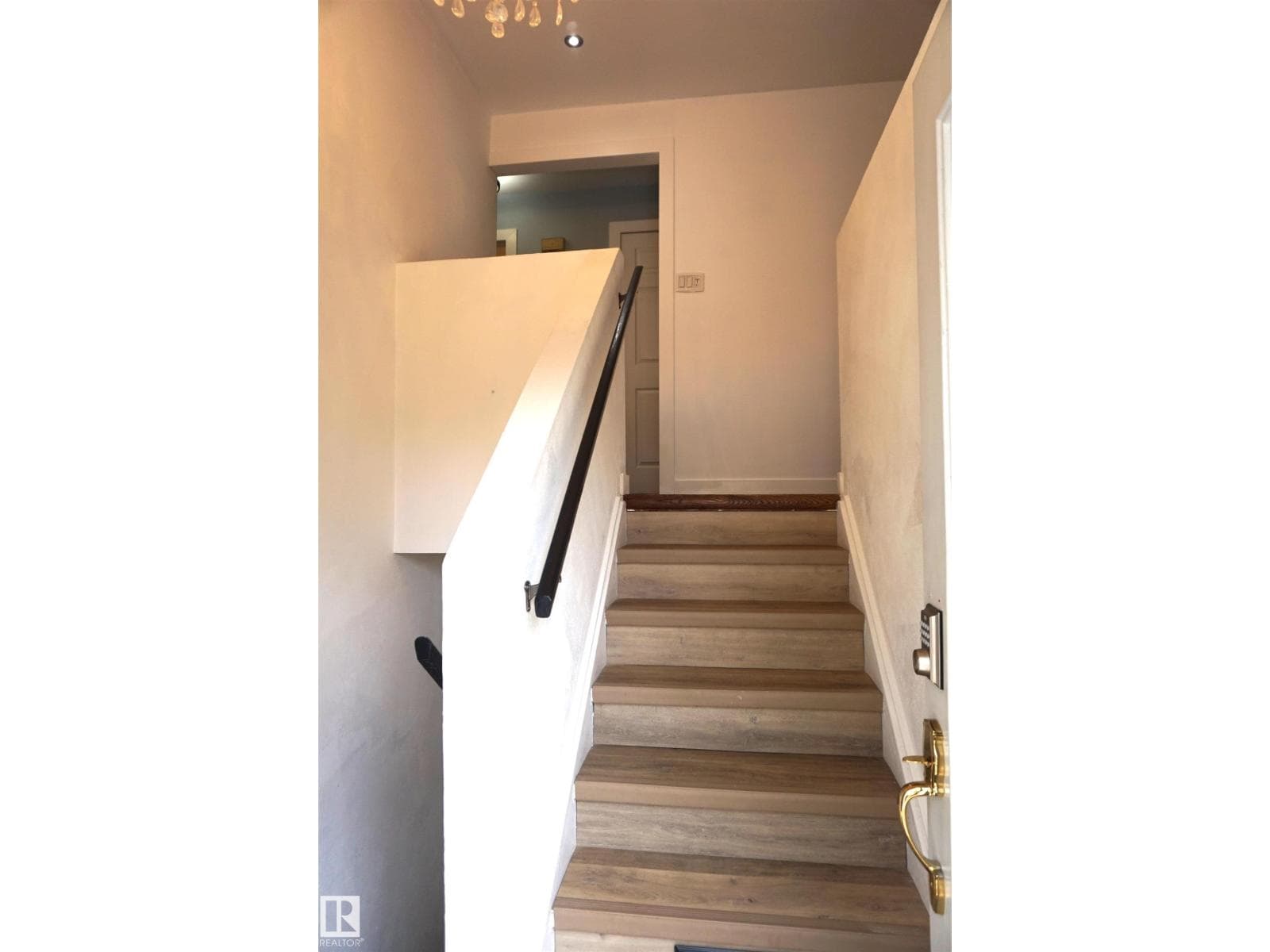 106 GREENGROVE AV — photo 3