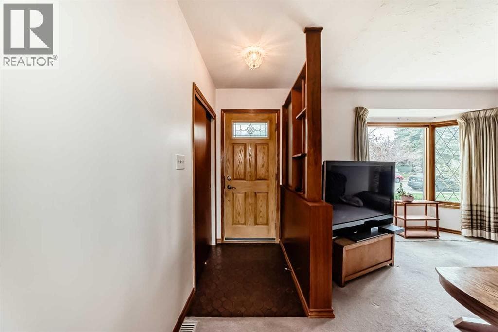 3132 48 Street SW — photo 4