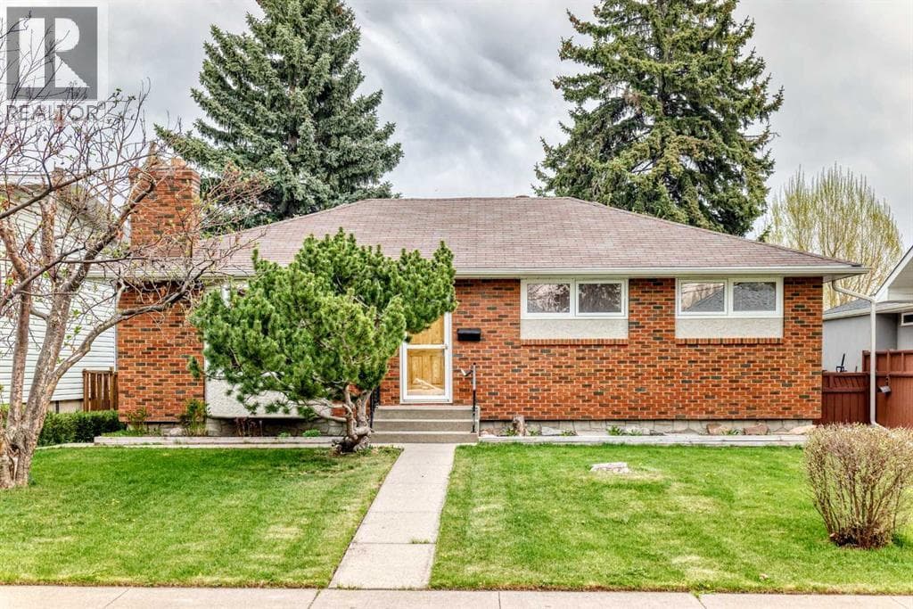 3132 48 Street SW — photo 2