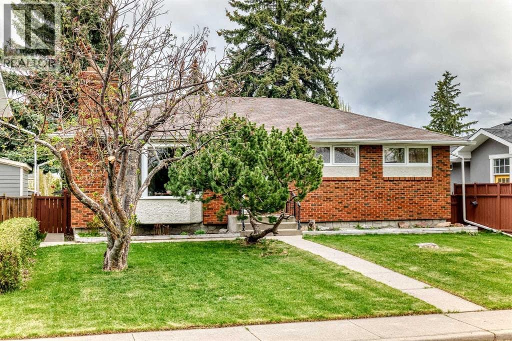 3132 48 Street SW — photo 3