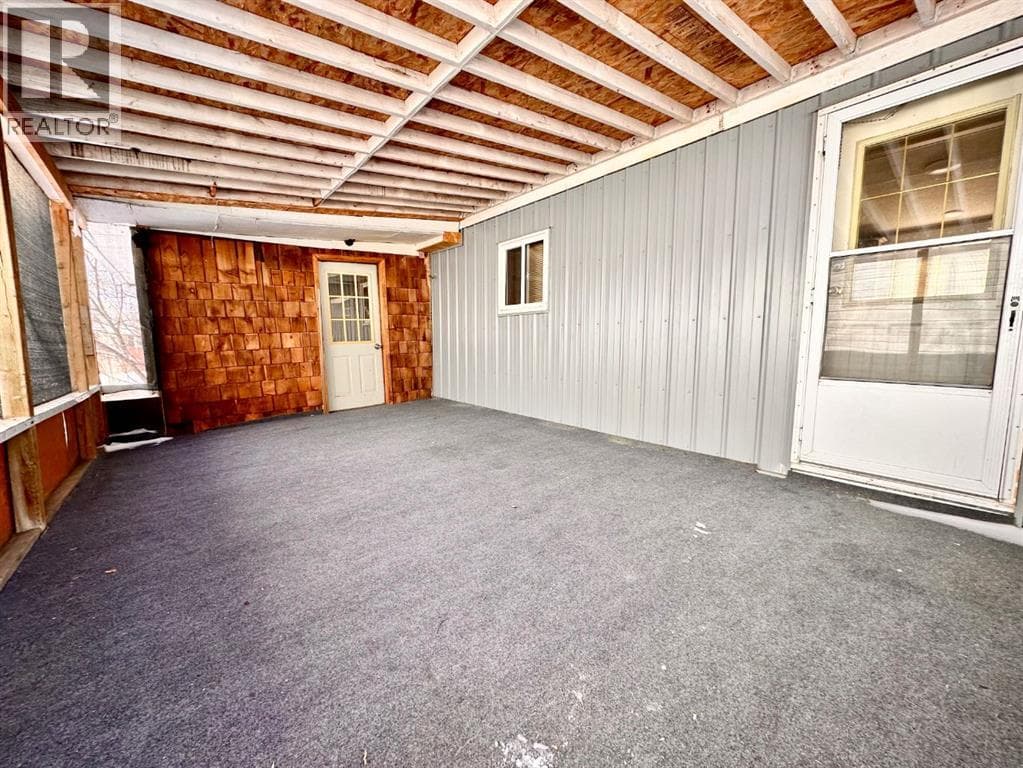613 Iris Street — photo 4