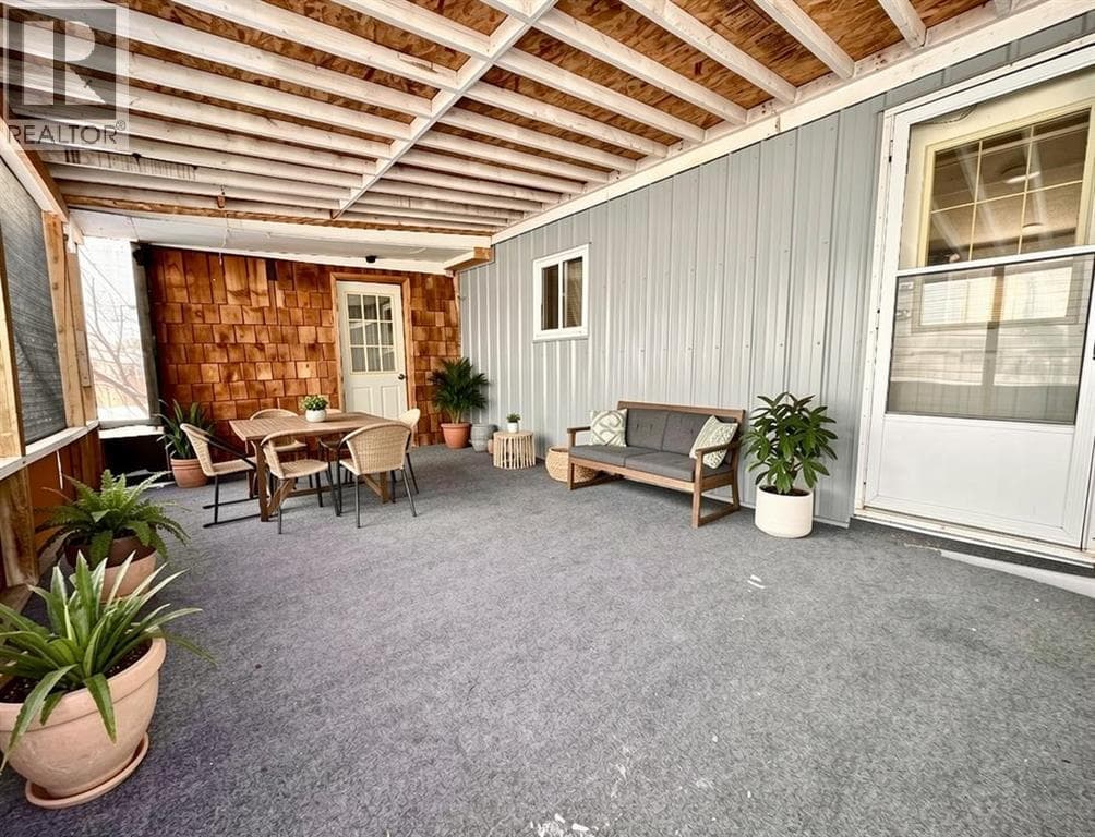 613 Iris Street — photo 3
