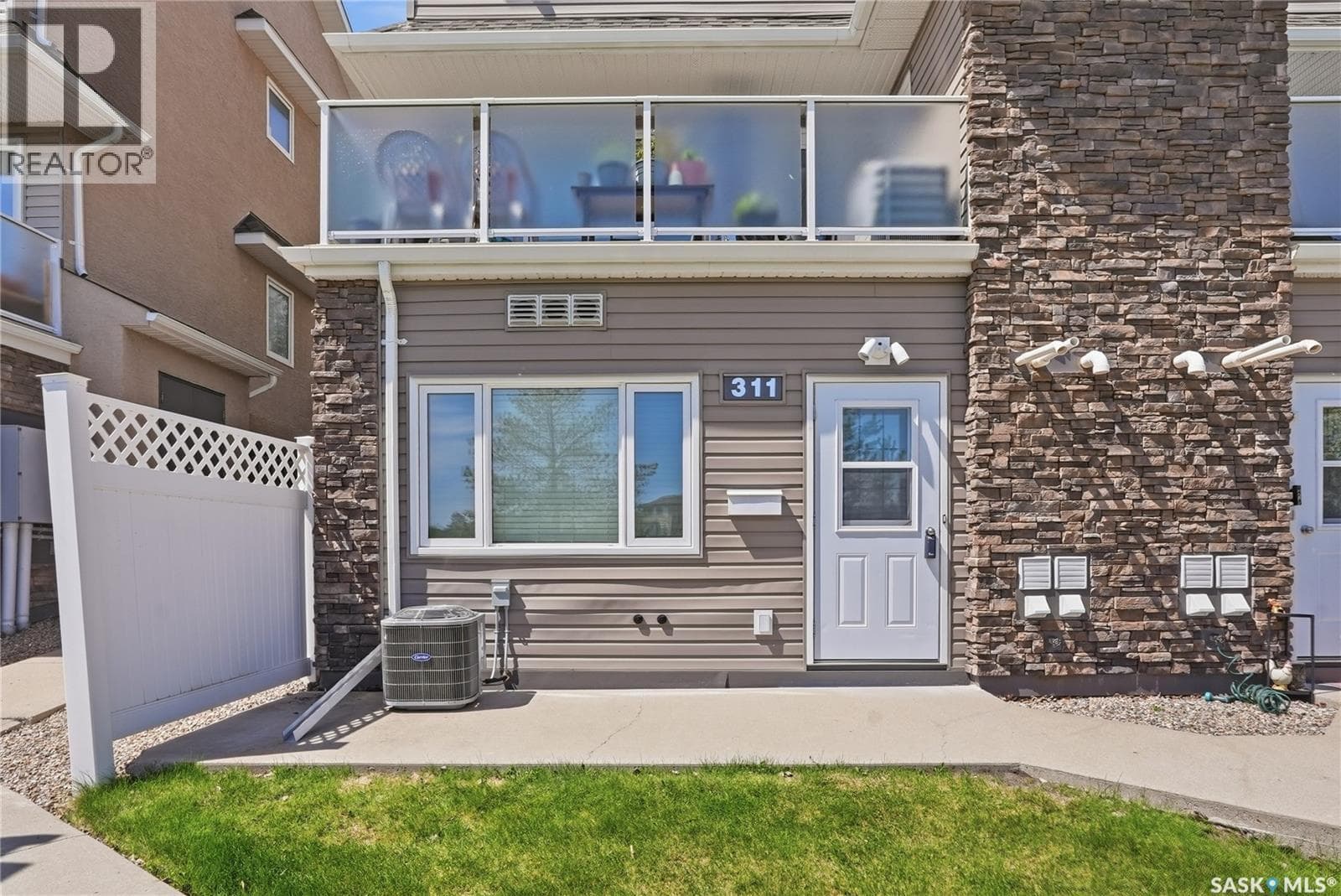 311 1022 Hampton CIRCLE — photo 2