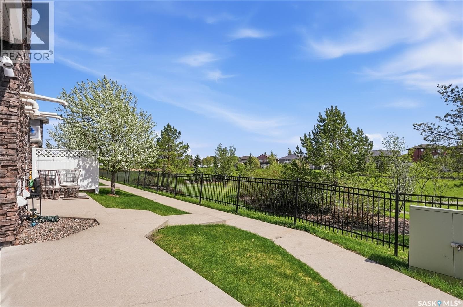 311 1022 Hampton CIRCLE — photo 4