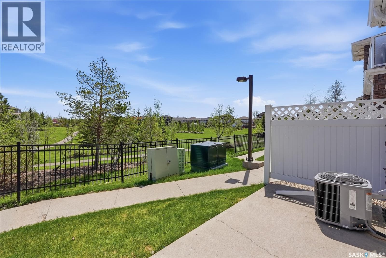 311 1022 Hampton CIRCLE — photo 5