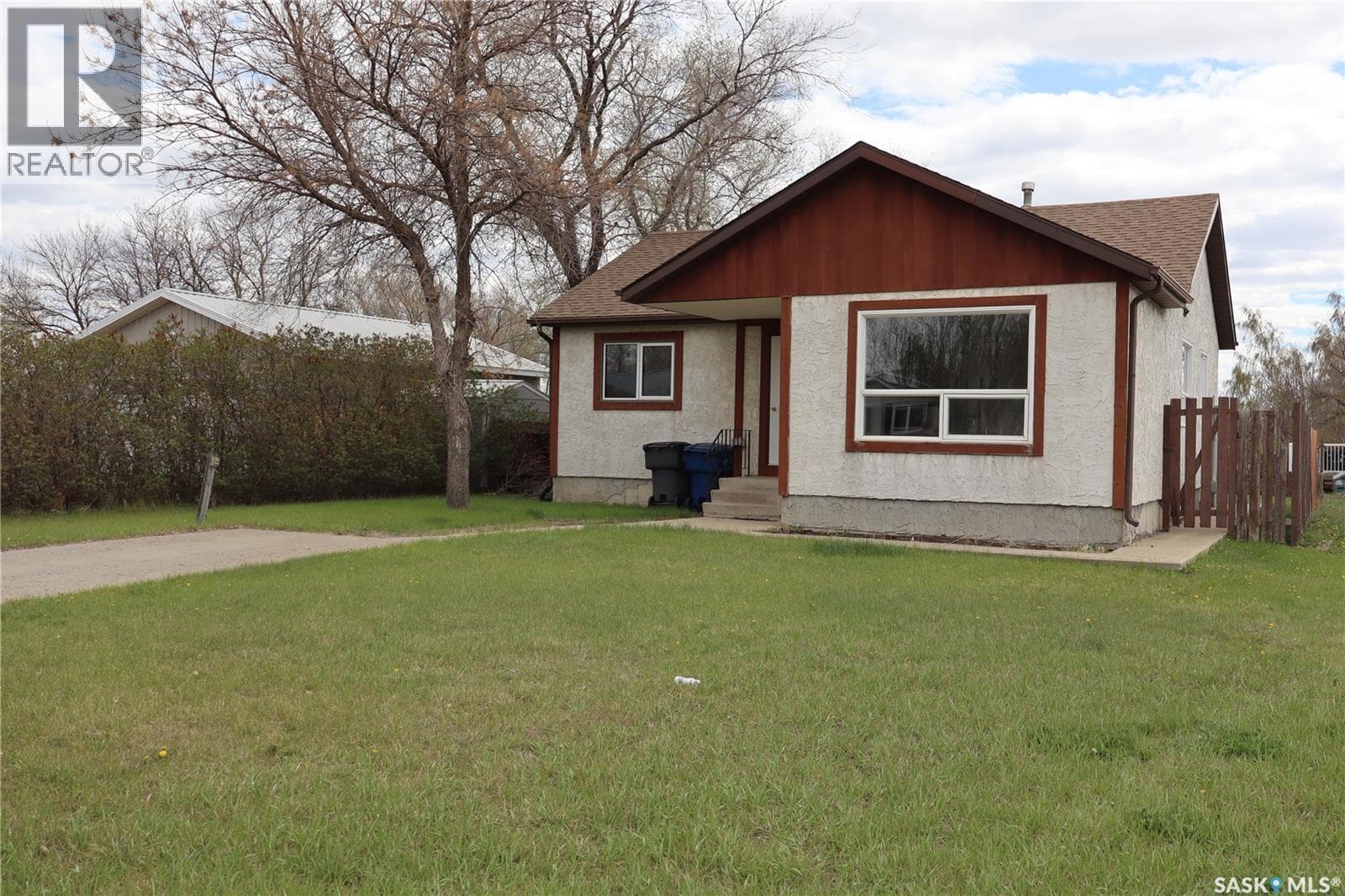 225 Westview DRIVE N