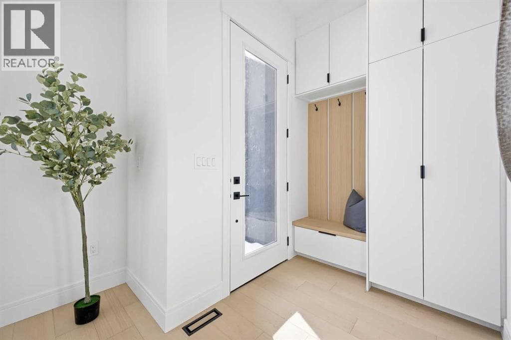 2105 7 Street NE — photo 3