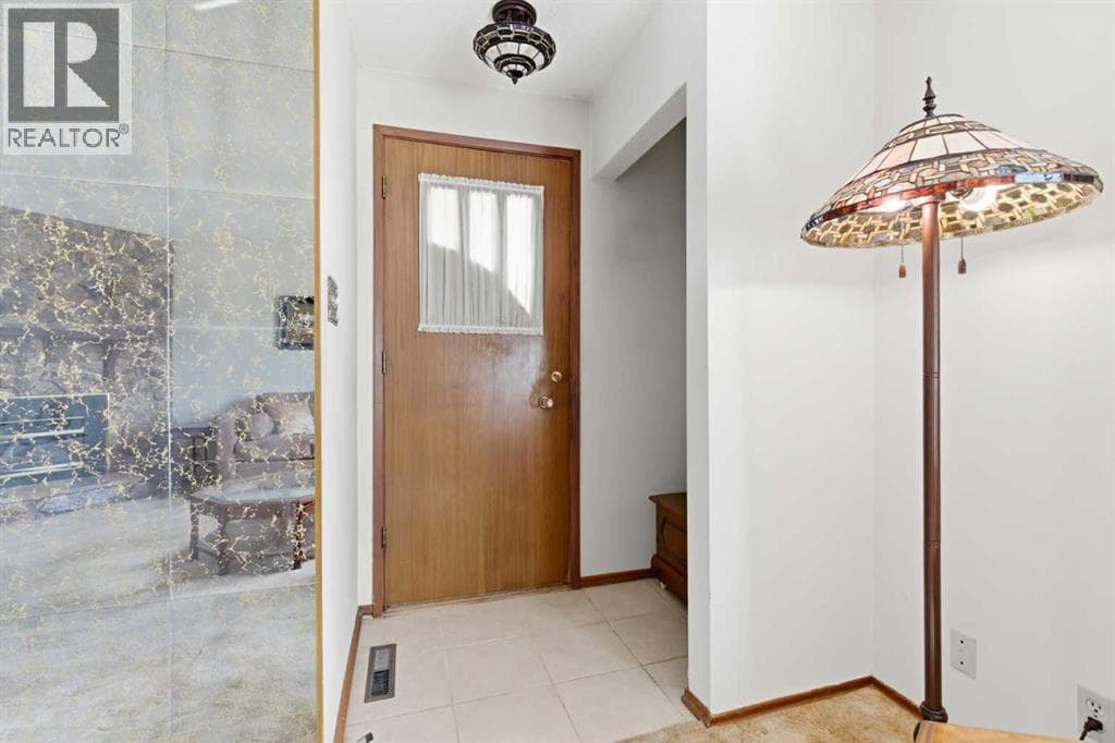 6215 Thorncliffe Drive NW — photo 4