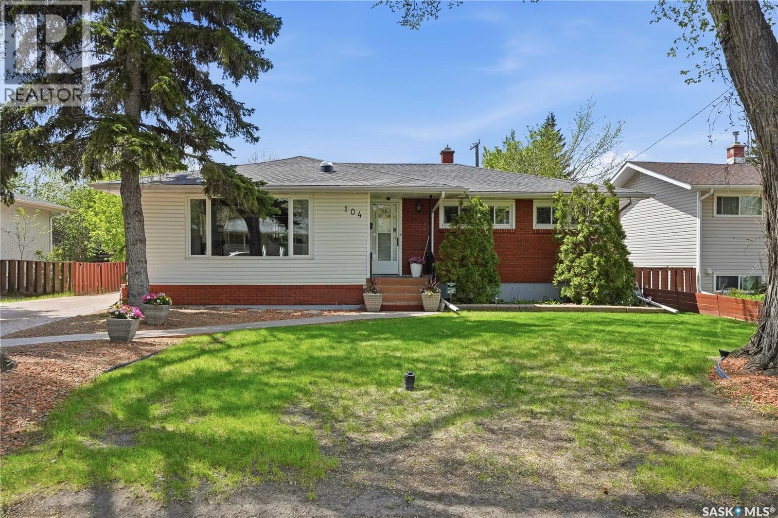 104 MARSH CRESCENT — photo 2