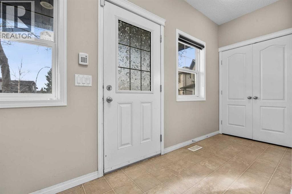 246 Martinwood Place NE — photo 2