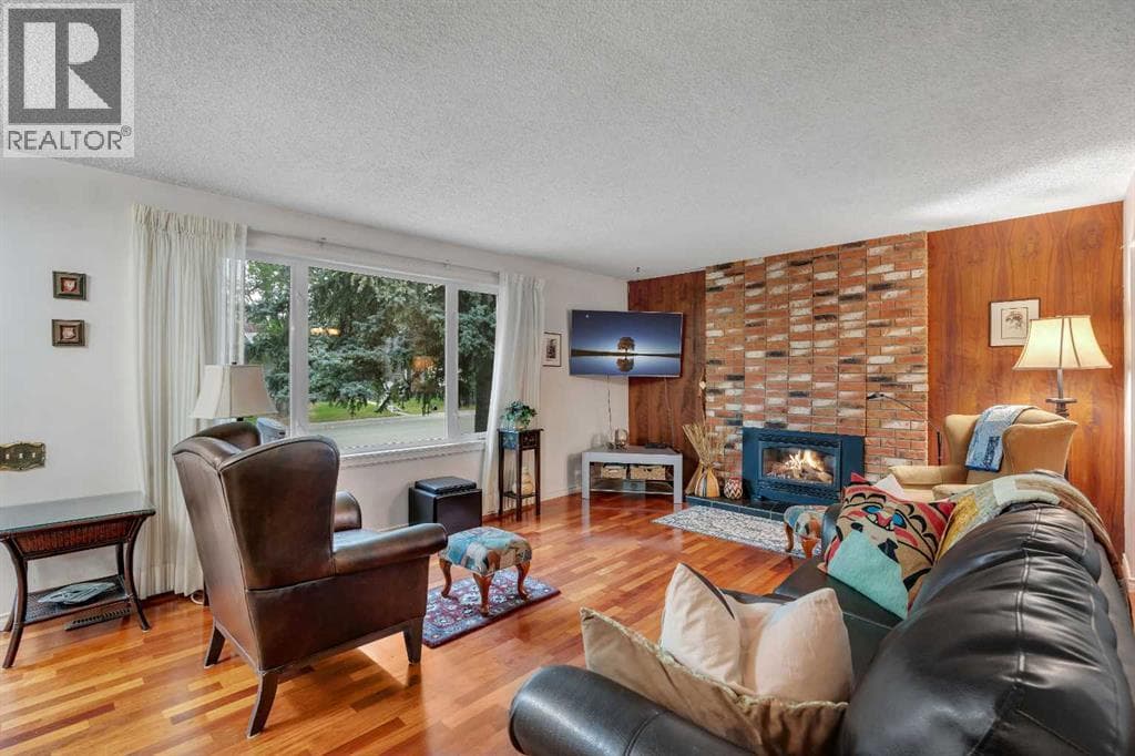 4623 31 Avenue NE — photo 4
