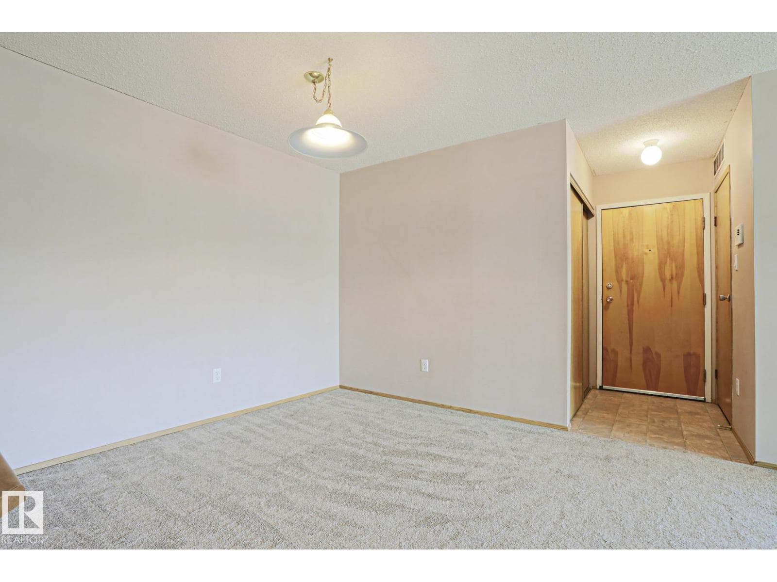 #203 44 ALPINE PL — photo 3