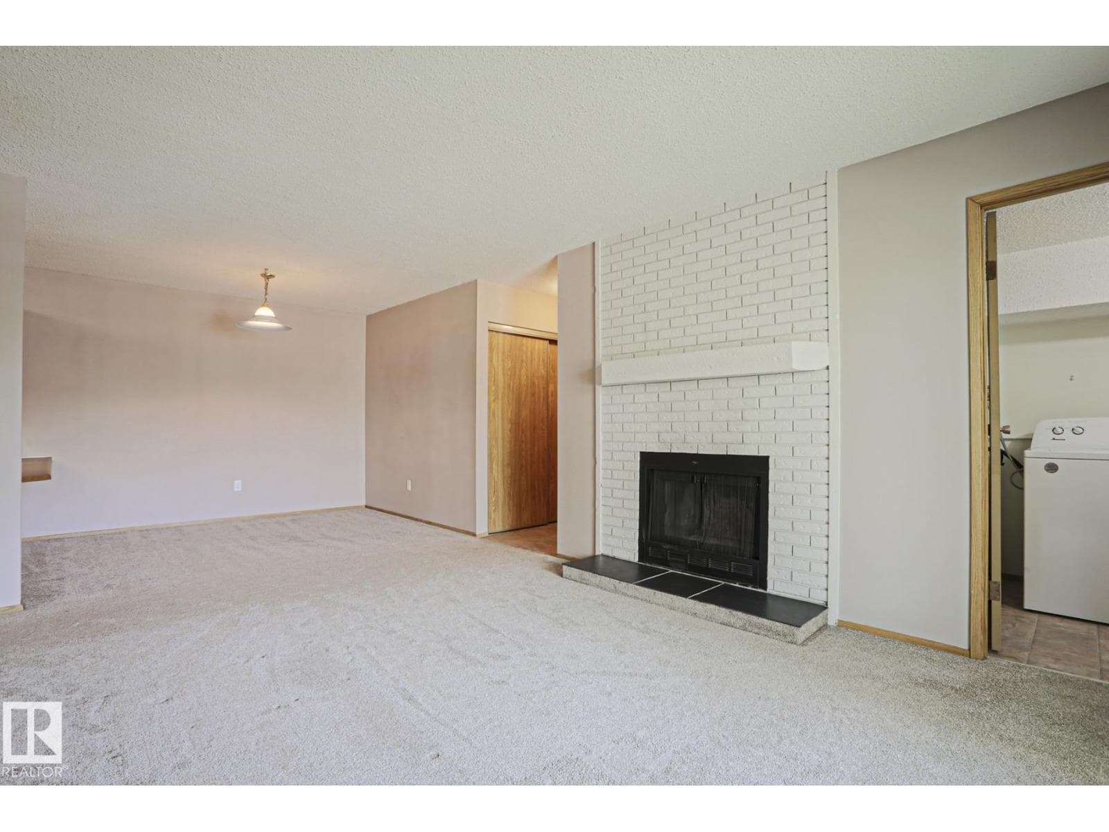#203 44 ALPINE PL — photo 4