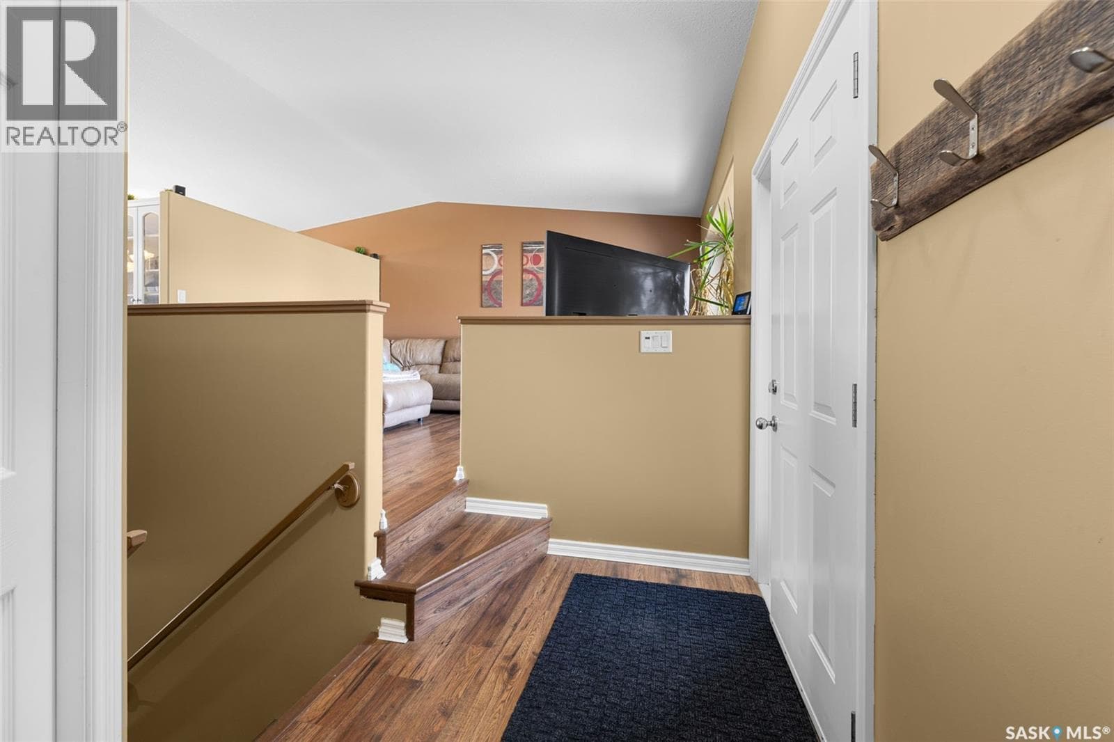 413 Hawkes STREET — photo 4