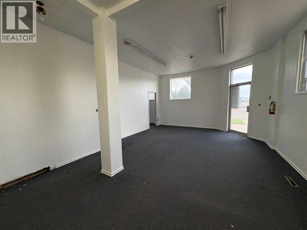 4840 50 Avenue — photo 3