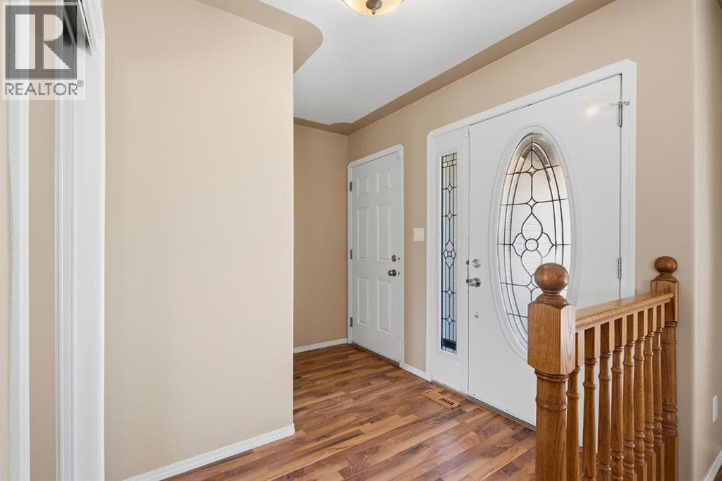 64 ISBISTER Close — photo 3