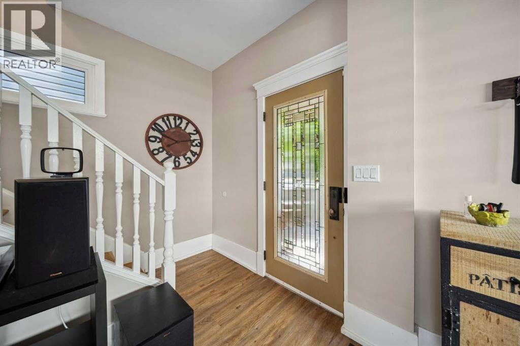 412 17 Avenue NW — photo 4