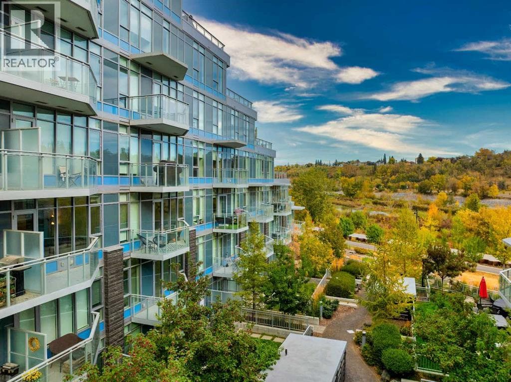 311, 138 Waterfront Court SW — photo 2