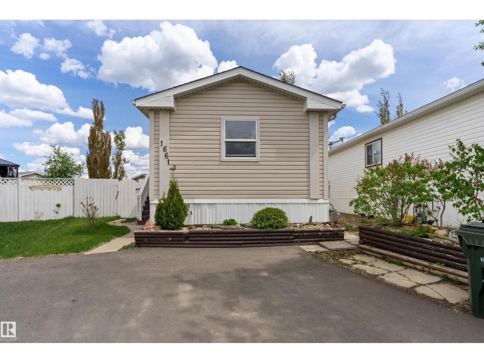 1661 Jubilee Crescent