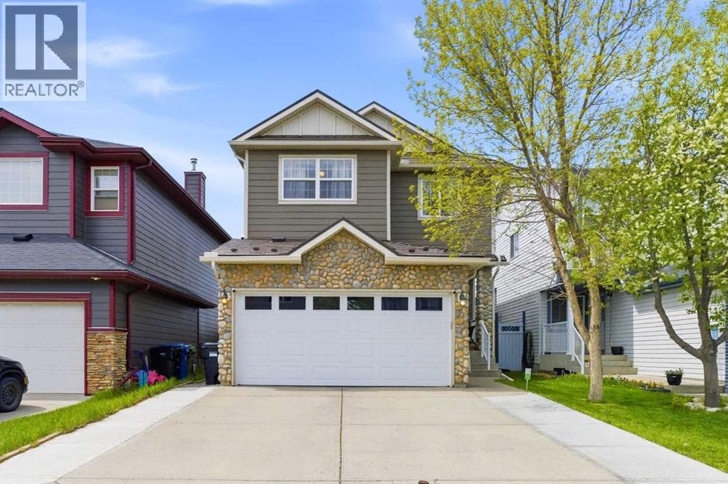 3 bed 3 bath single family at 118 Saddletree Close NE — $629,000