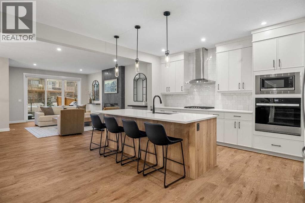 135 Silver Spruce Grove SW