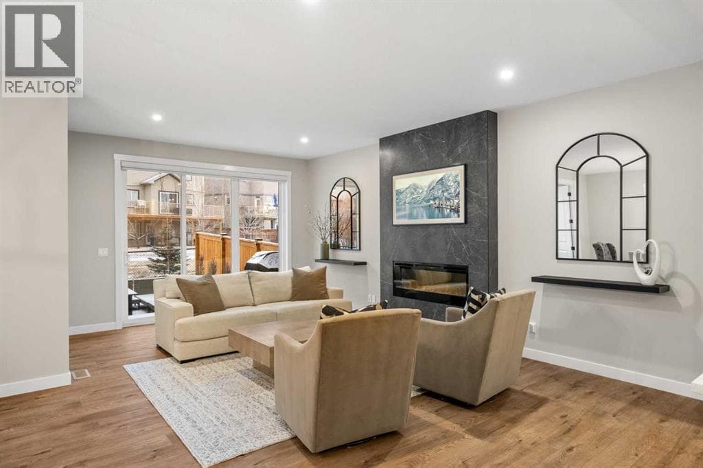 135 Silver Spruce Grove SW — photo 4