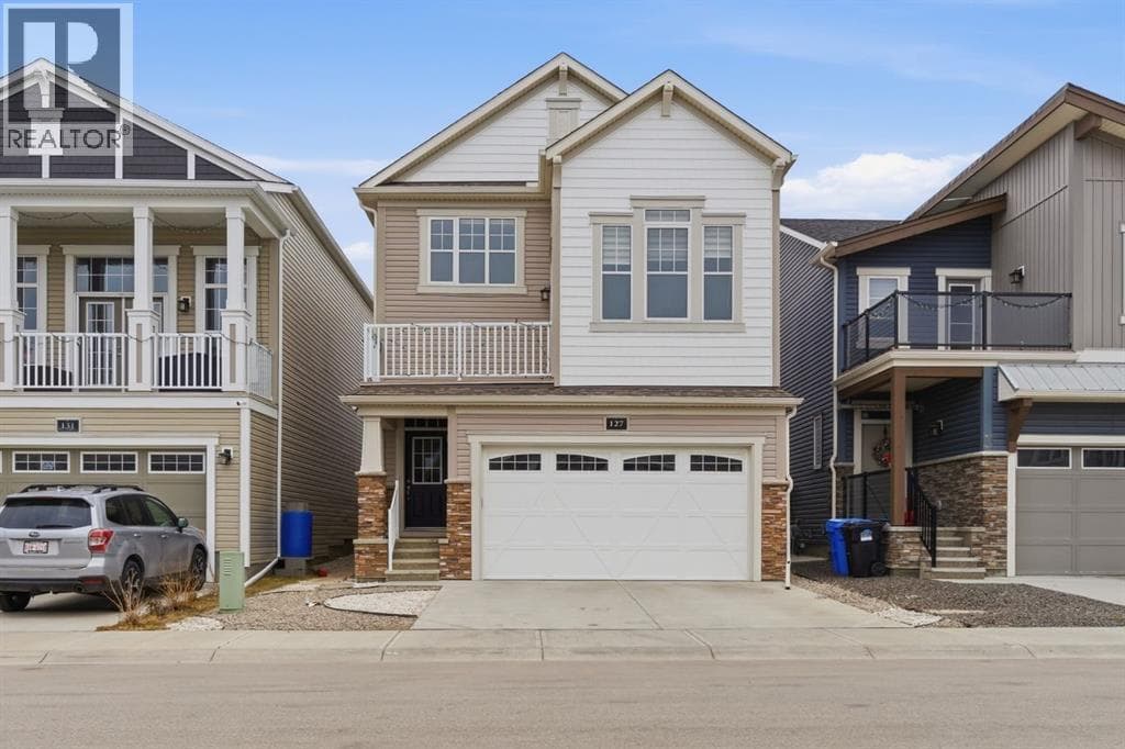 127 Carrington Crescent NW