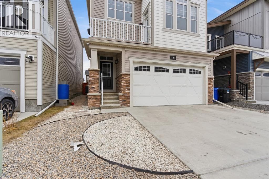 127 Carrington Crescent NW — photo 2