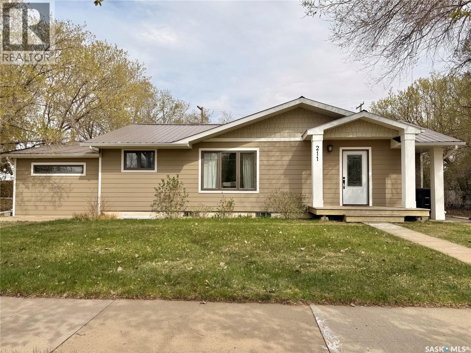 211 Pangman STREET