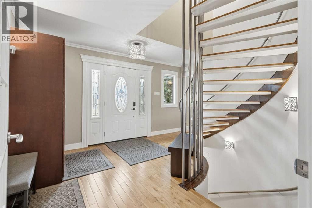3308 Lakeside Crescent SW