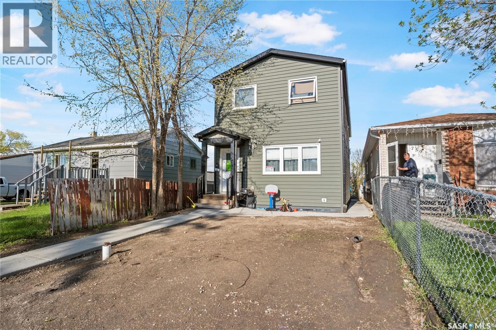753 Rae STREET — photo 2