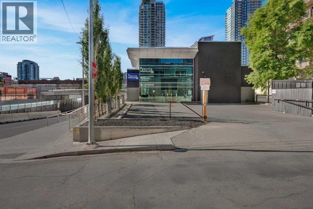 902 9 Avenue SW — photo 2
