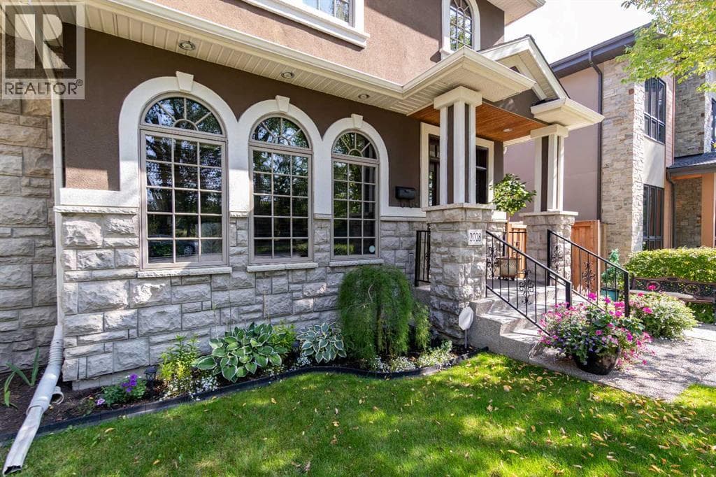 2028 25a Street SW — photo 2