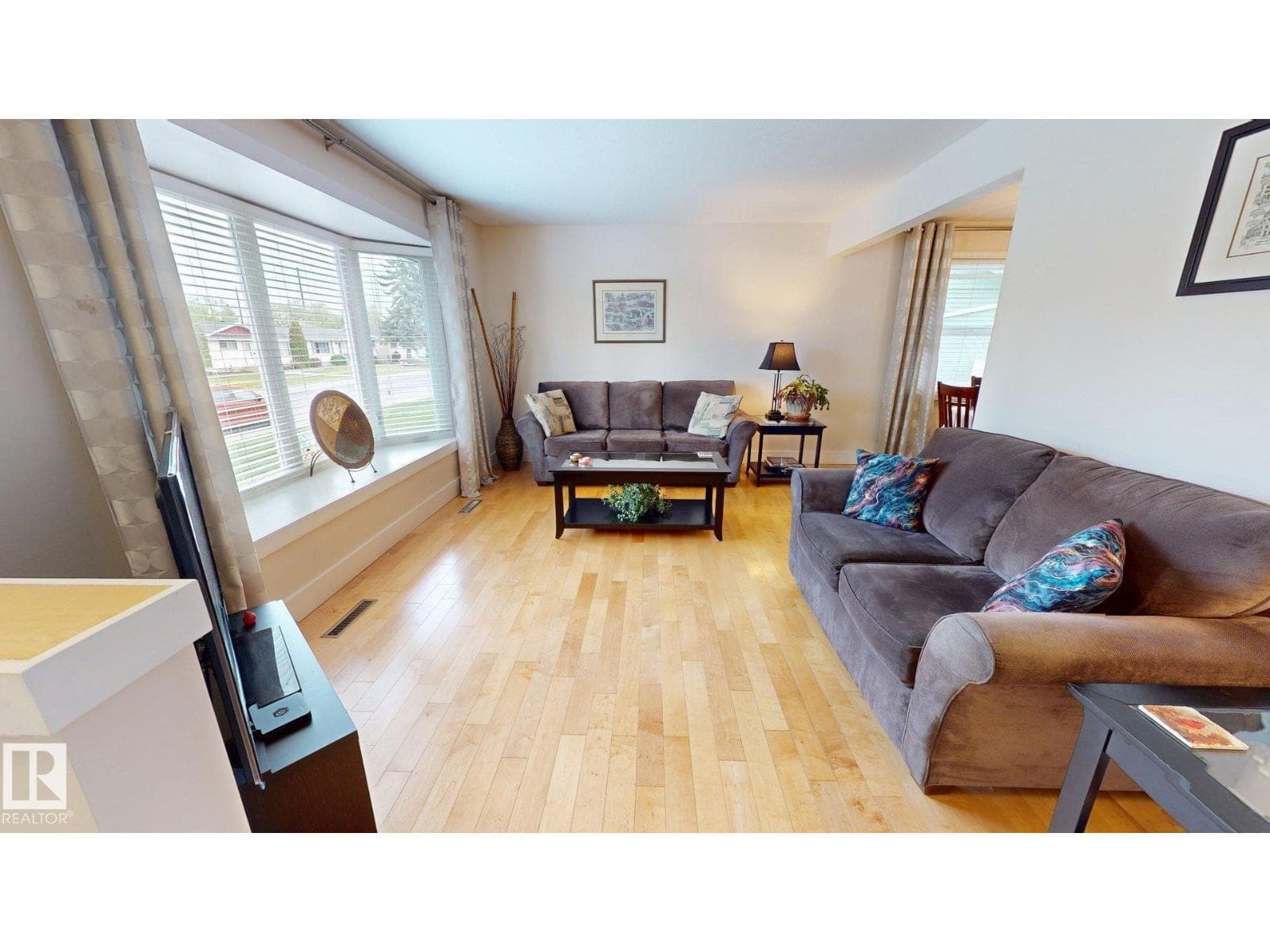 15627 83 AV NW — photo 2