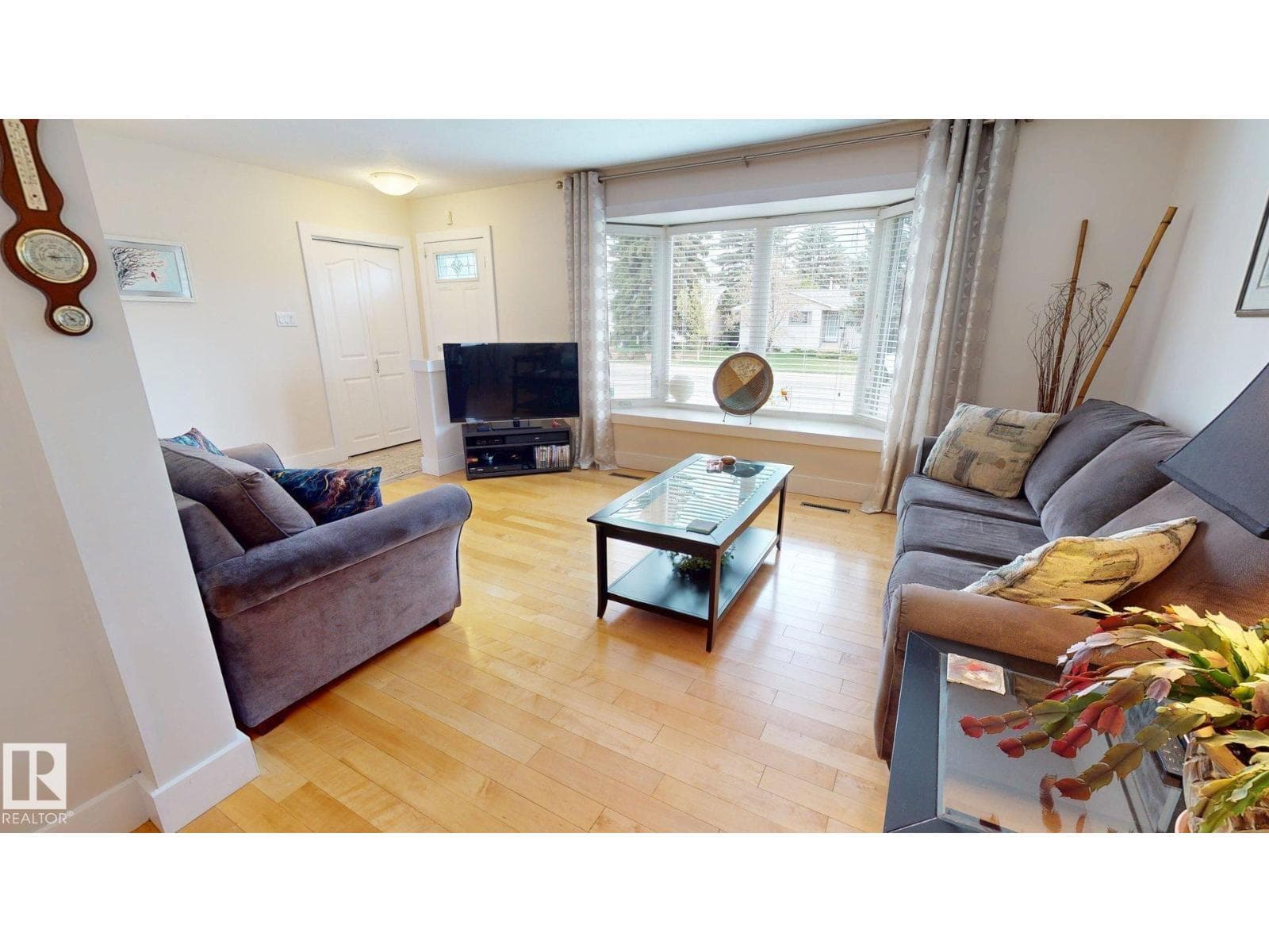15627 83 AV NW — photo 3