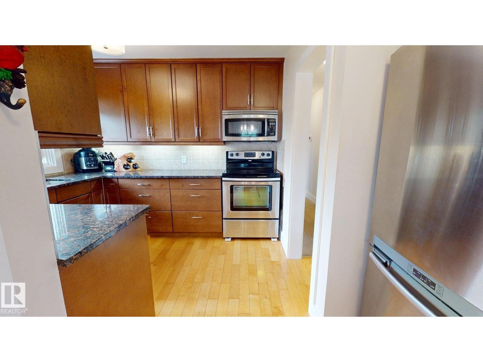 15627 83 AV NW — photo 5