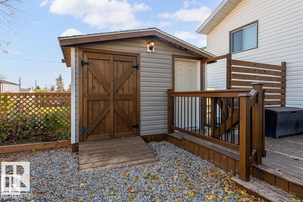 1112 13 AV — photo 2