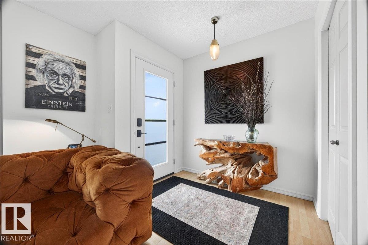 3934 160 AV NW — photo 4