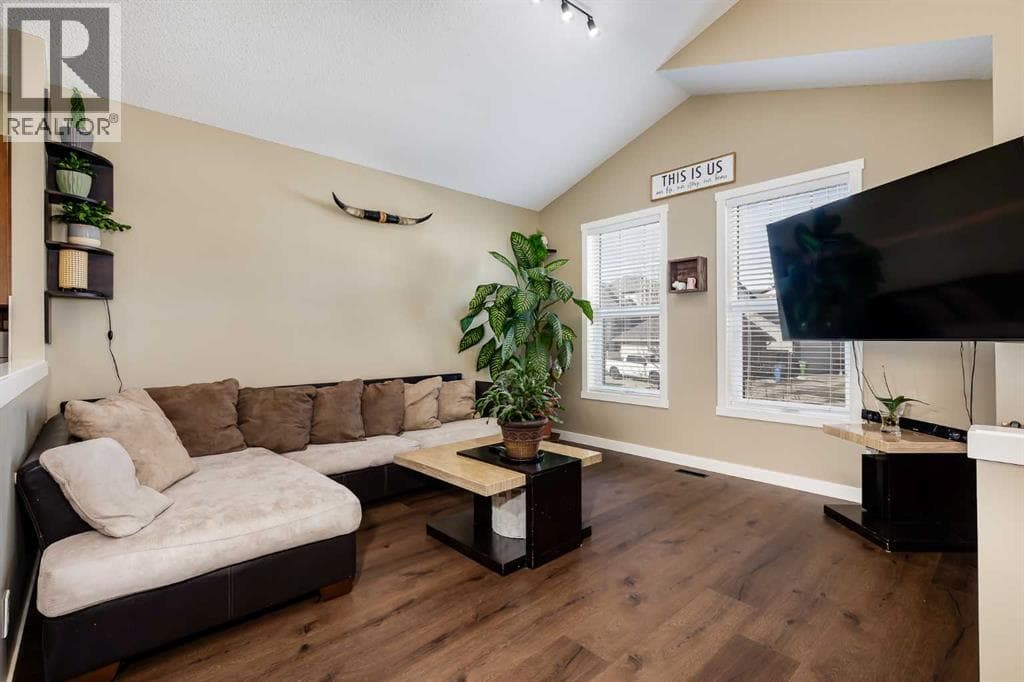 24 Elgin Meadows Manor SE — photo 3