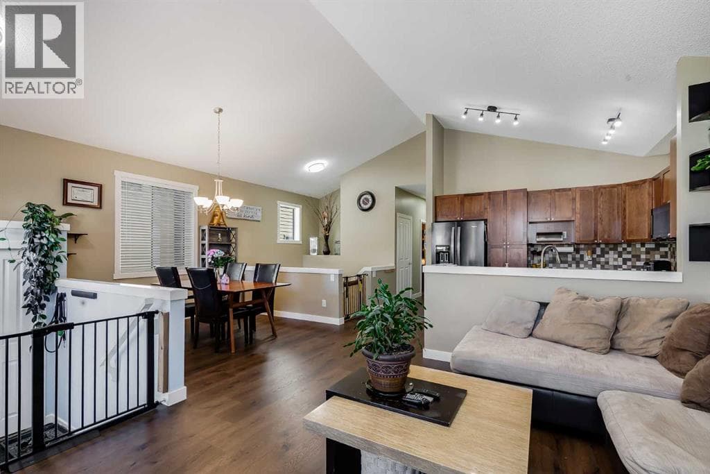 24 Elgin Meadows Manor SE — photo 5
