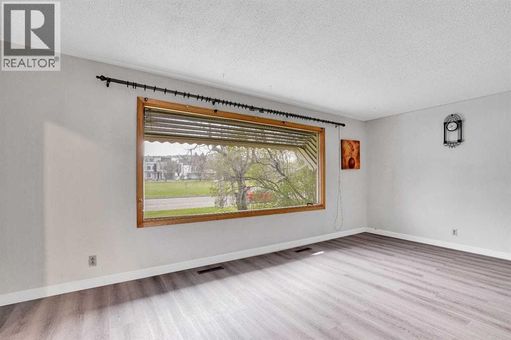 8316 43 Avenue NW — photo 5