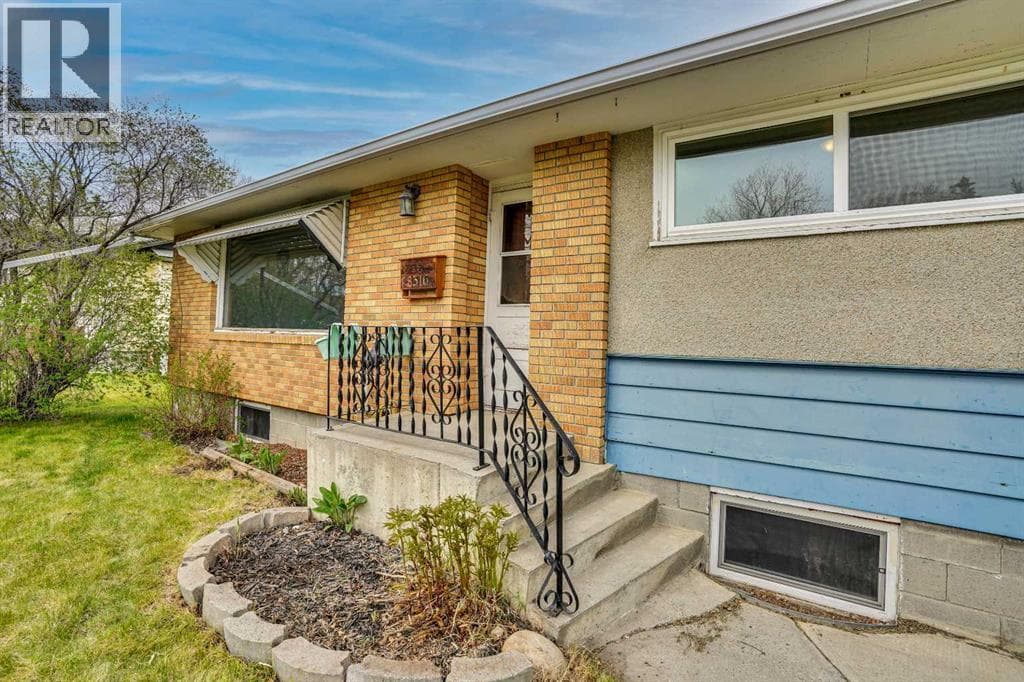 8316 43 Avenue NW — photo 3
